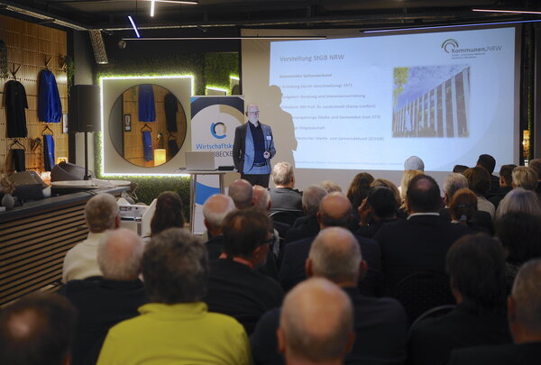 Bild vergrößern: Lbbecker Wirtschaftskreis mit Christof Sommer