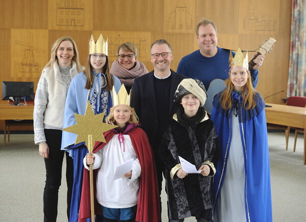 Bild vergr&ouml;&szlig;ern: Sternsinger segnen L�bbecker Rathaus